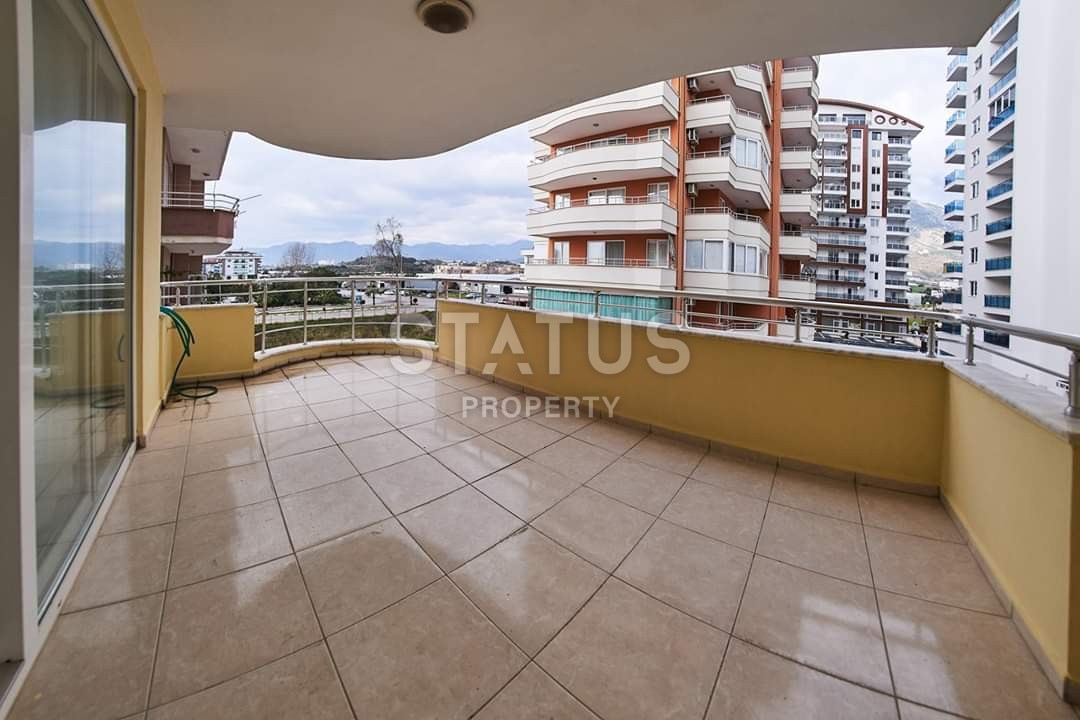 Трехкомнатная квартира с мебелью на второй береговой линии, 110 м2. фото 13