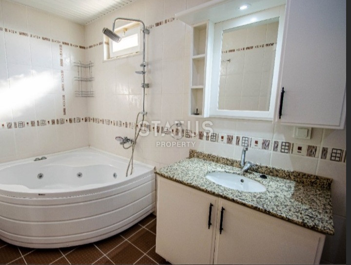 Five-room apartment in the heart of Mahmutlar 150m from the sea. 240m2 фото 8