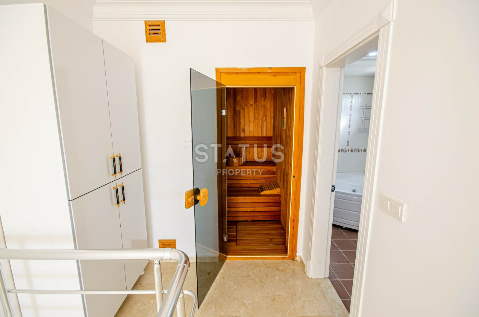 Five-room apartment in the heart of Mahmutlar 150m from the sea. 240m2 фото 33