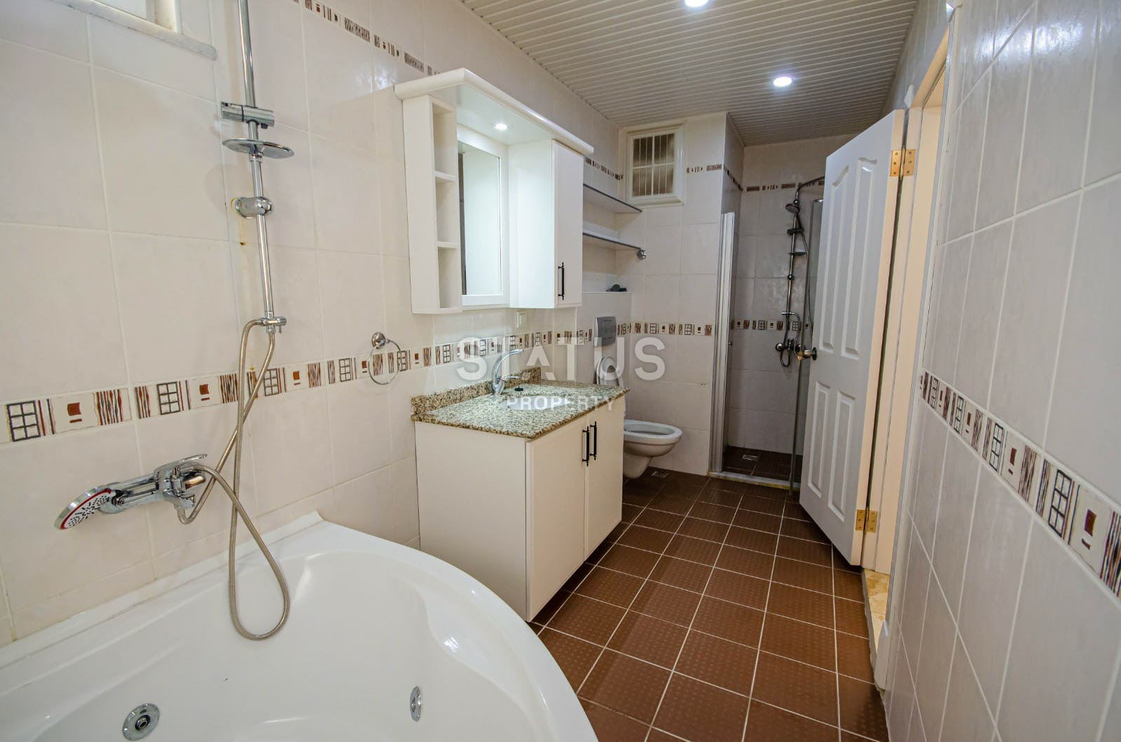 Five-room apartment in the heart of Mahmutlar 150m from the sea. 240m2 фото 45