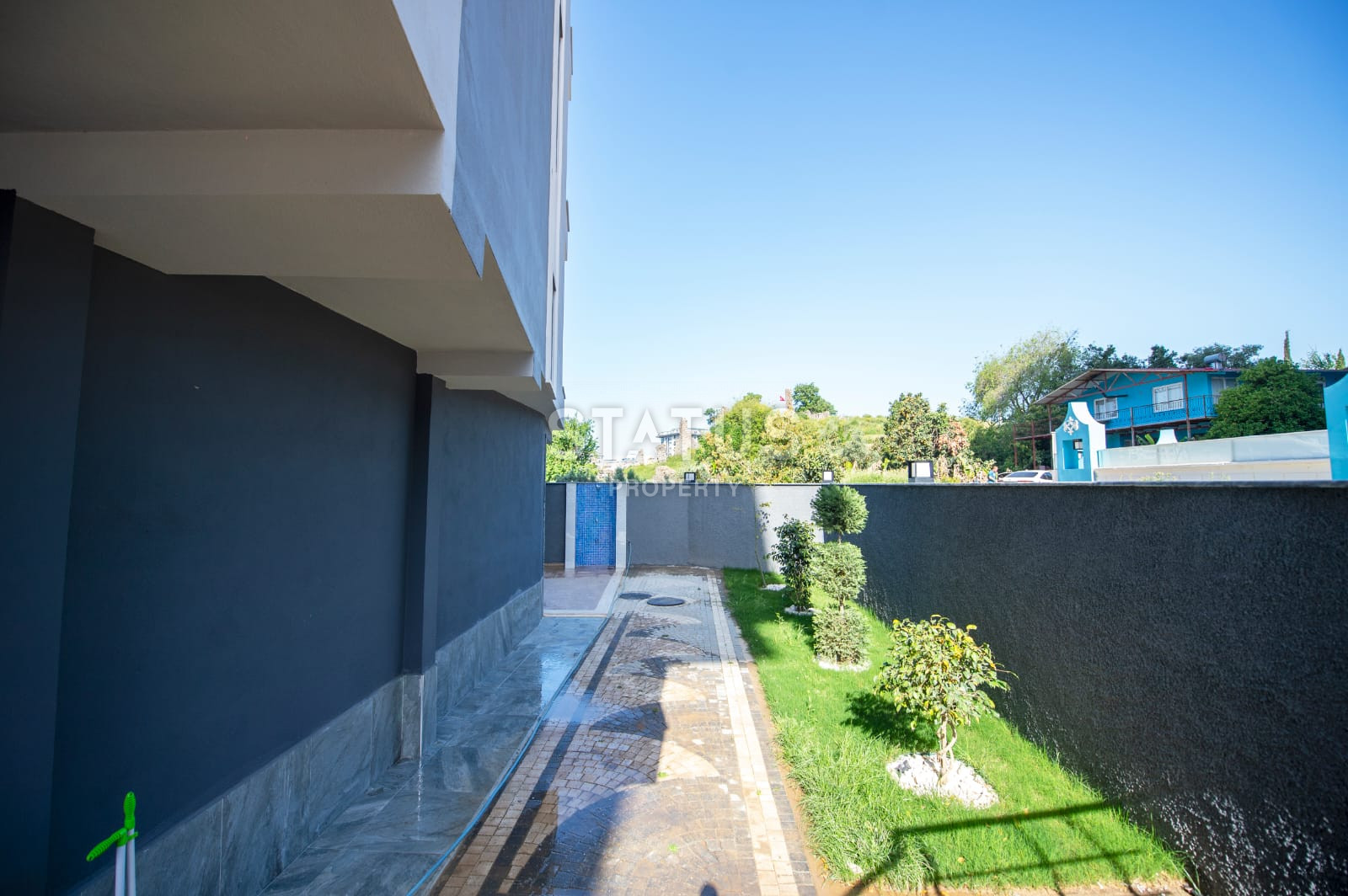 New one-bedroom furnished apartment in a new residential complex in Mahmutlar фото 20