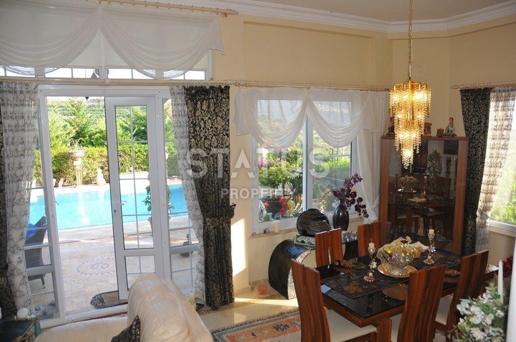 Меблированная вилла с личным бассейном, в комплексе люкс класса в районе Каргыджак, 196 м2 фото 5
