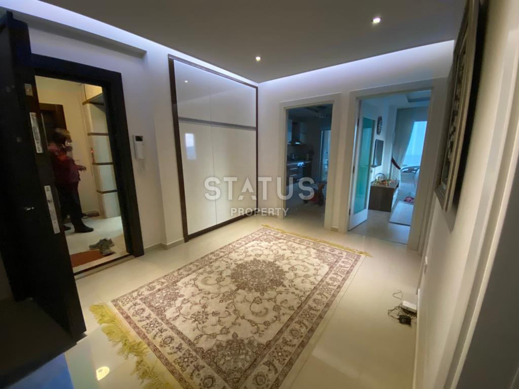 Трёхкомнатная квартира с отдельной кухней и видом на море в центре Алании фото 16