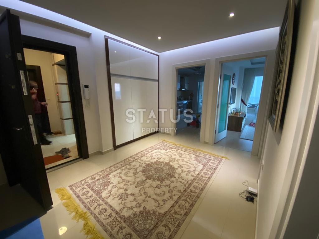 Трёхкомнатная квартира с отдельной кухней и видом на море в центре Алании фото 17