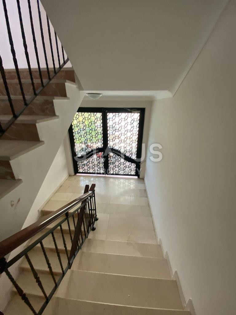 Трёхкомнатная квартира с отдельной кухней и видом на море в центре Алании фото 21