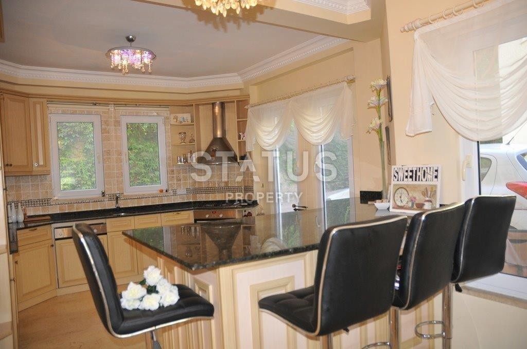 Меблированная вилла с личным бассейном, в комплексе люкс класса в районе Каргыджак, 196 м2 фото 8