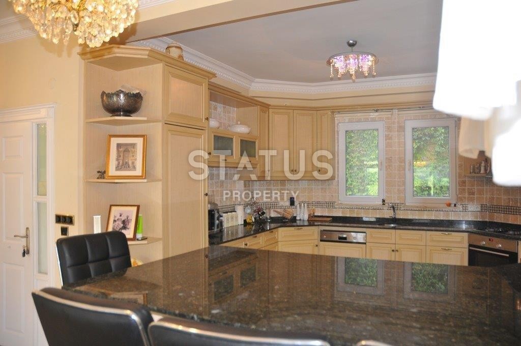 Меблированная вилла с личным бассейном, в комплексе люкс класса в районе Каргыджак, 196 м2 фото 9