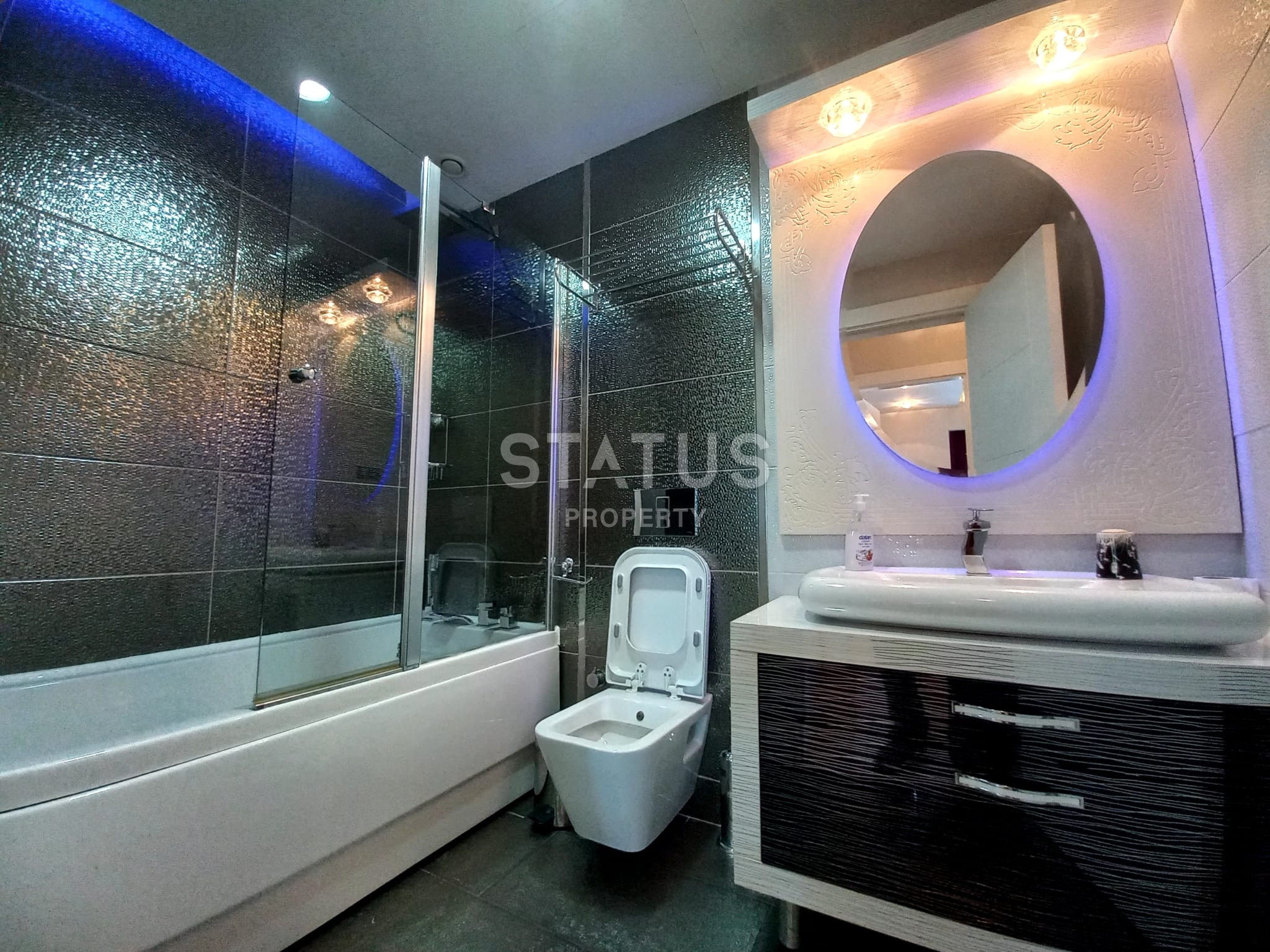 Three-room apartment in a legendary complex with sea views фото 26