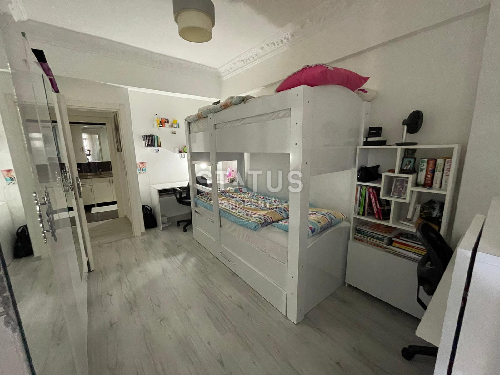 Furnished 3+1 apartment in the center of Alanya within walking distance to Cleopatra beach. 180m2 фото 4