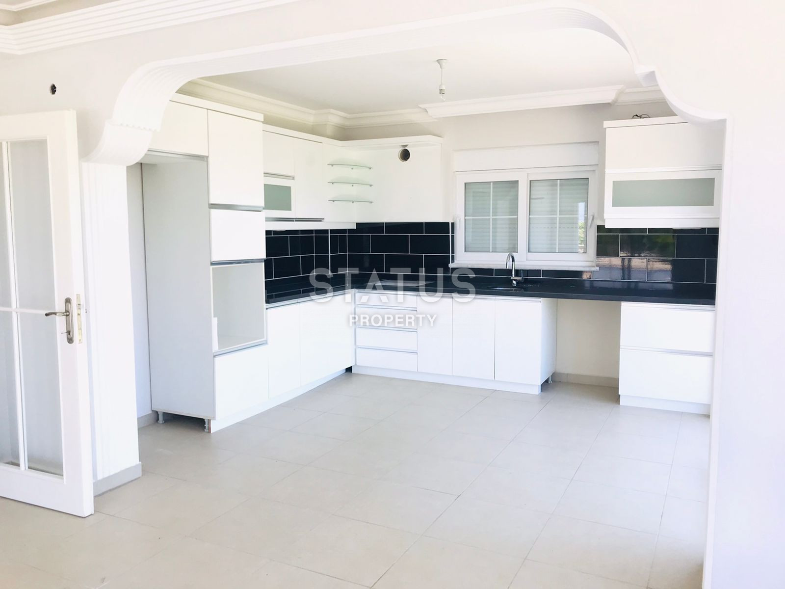 Villa 4+1 with sea and forest views in Kargicak, 350m2 фото 3