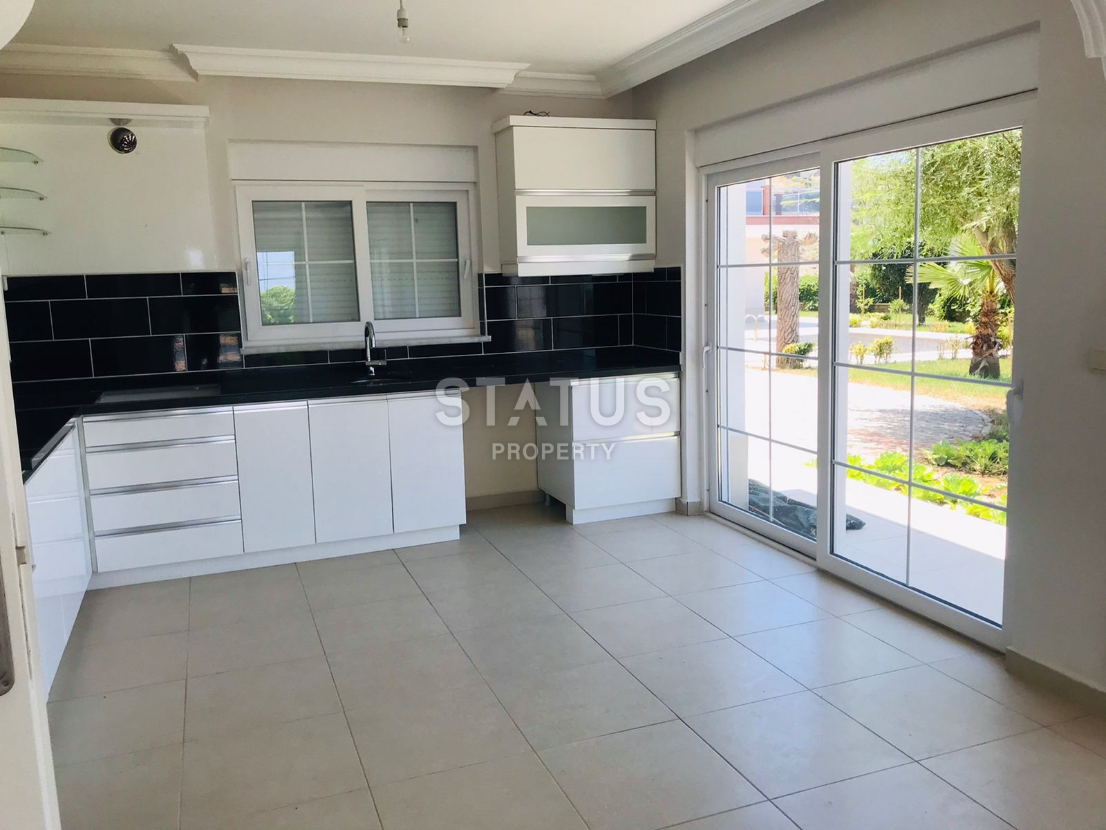 Villa 4+1 with sea and forest views in Kargicak, 350m2 фото 4