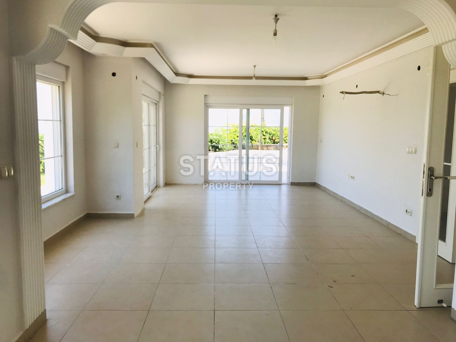 Villa 4+1 with sea and forest views in Kargicak, 350m2 фото 6