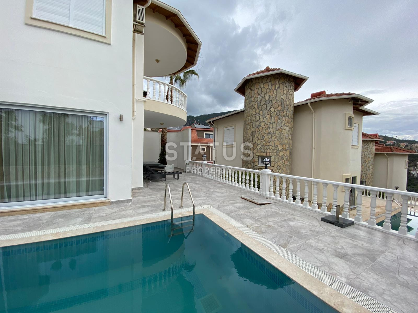 Luxury villa with sea views in the center of Alanya. 180m2 фото 3