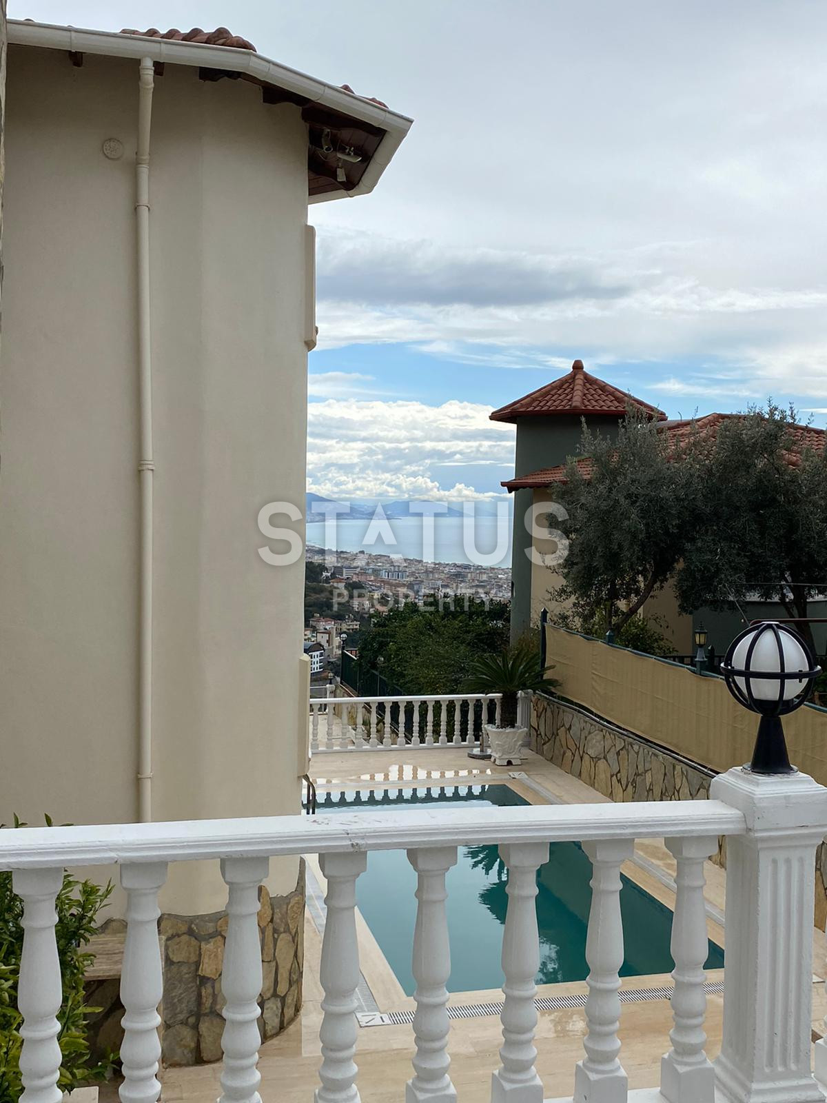 Luxury villa with sea views in the center of Alanya. 180m2 фото 6