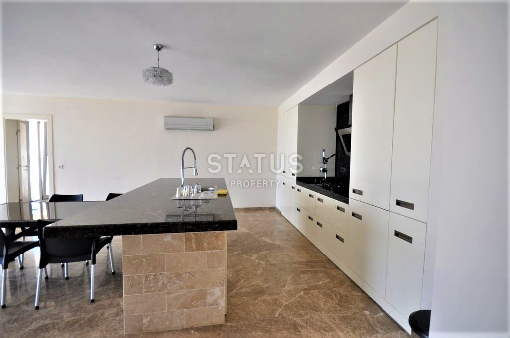 Luxury three-level villa Kargicak, 350m2 фото 4