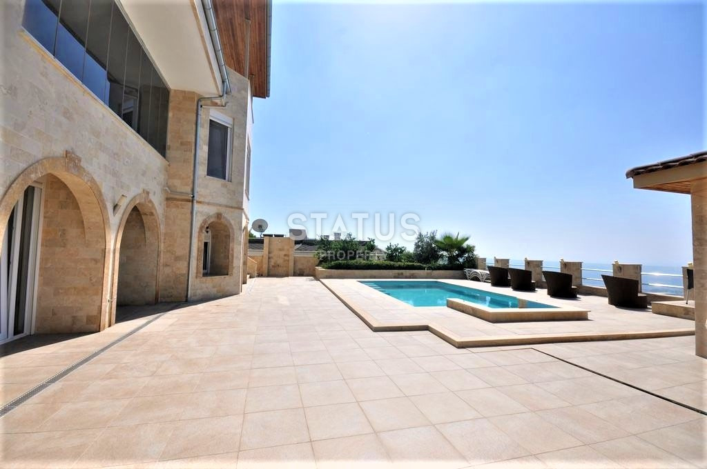 Luxury three-level villa Kargicak, 350m2 фото 18