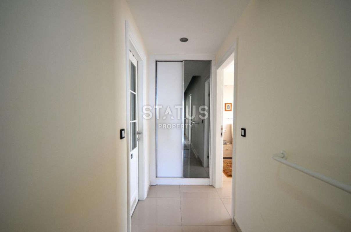 Апартаменты 6+1 с видом на море в Кестель, 264м2 фото 20