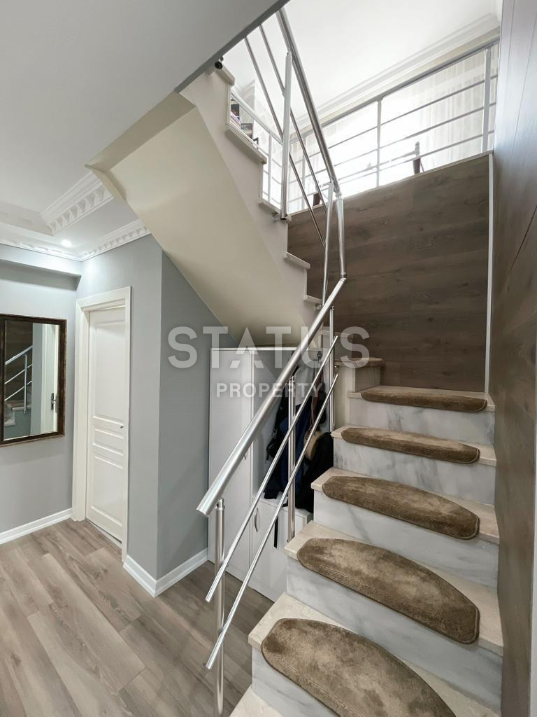 Mahmutlar five-bedroom apartment, duplex with terrace 4+1. 230m2 фото 9