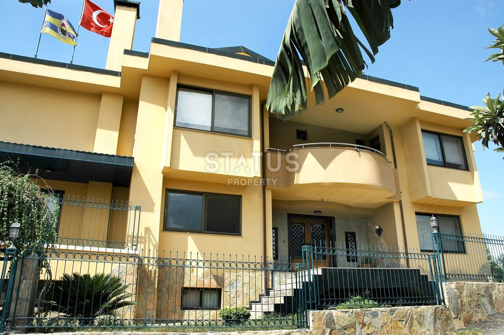 Mansion 8+4 on its own territory in Kestel, 2.400m2 фото 4