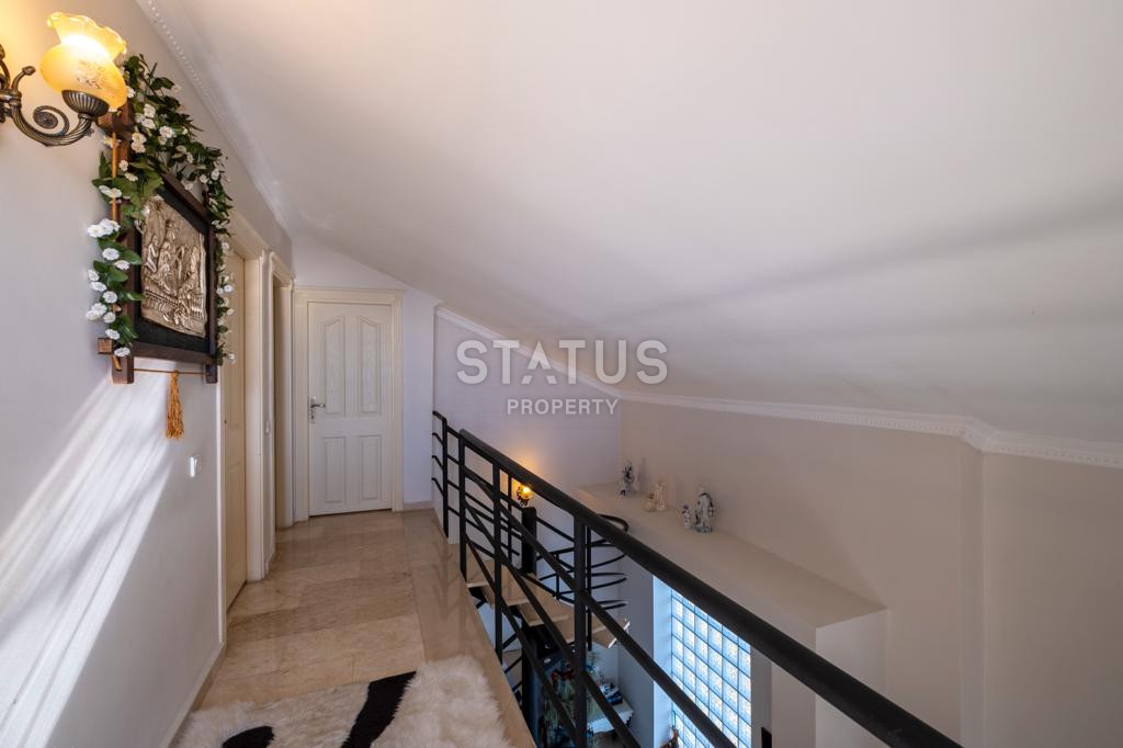 Four-room apartment in the foothills overlooking the sea and the city. 165m2 фото 8