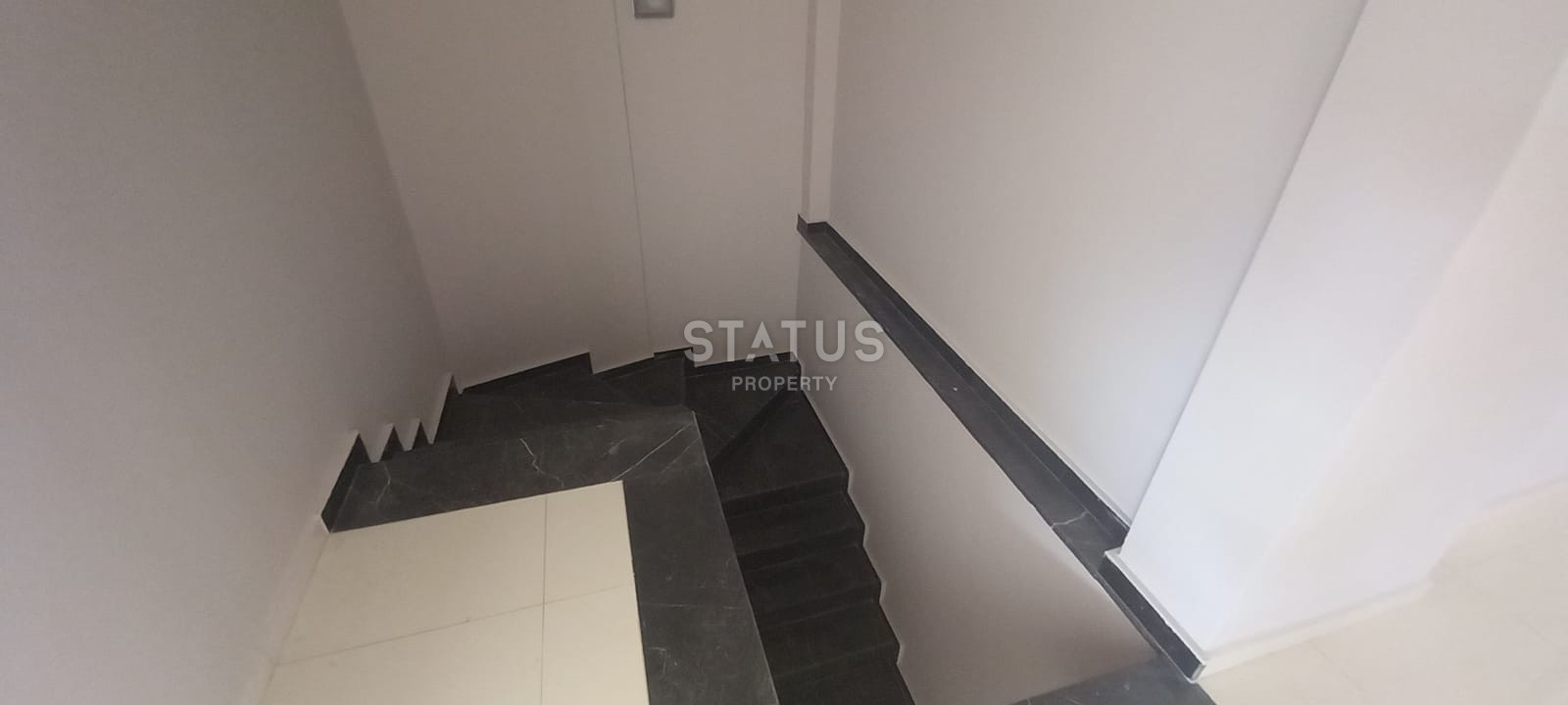 Large apartment with sea view 6+2 in Tosmur 450m2 фото 3