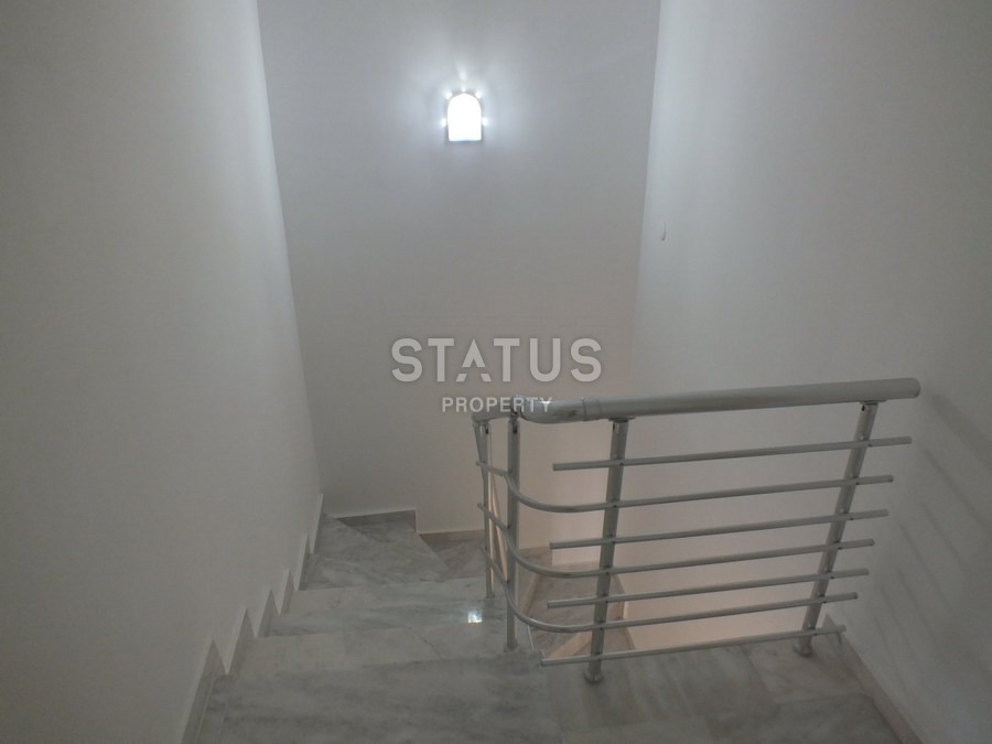 Furnished duplex in OBA just 300m from the sea. 220m2 фото 3