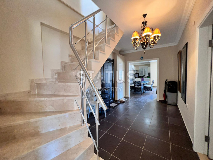 Двухуровневая квартира 3+1 с видом на море в Махмутларе. 250м2 фото 1