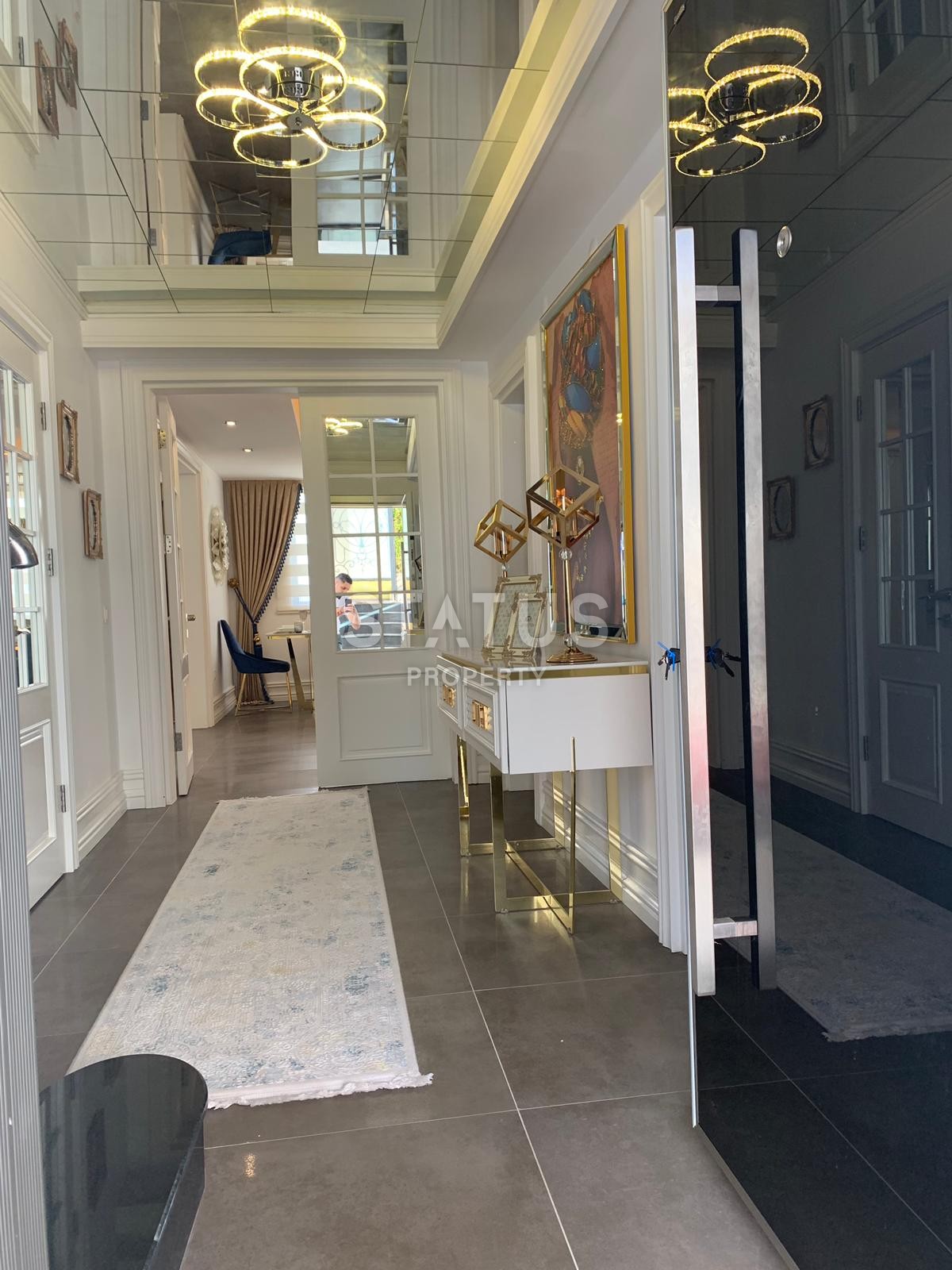 Шикарная вилла с потрясающими видами на могучие горы в Каргыджаке. 450 кв.м. фото 4