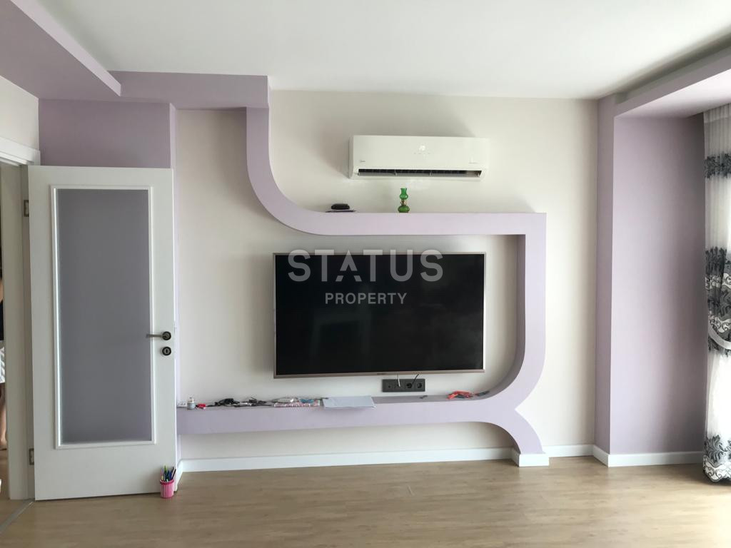 Четырёхкомнатная квартира с отдельной кухней 300м от моря в Махмутларе. 130м2 фото 3