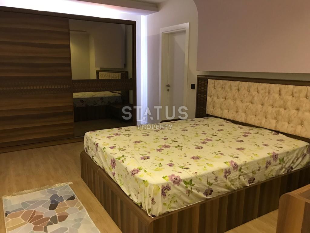 Четырёхкомнатная квартира с отдельной кухней 300м от моря в Махмутларе. 130м2 фото 5