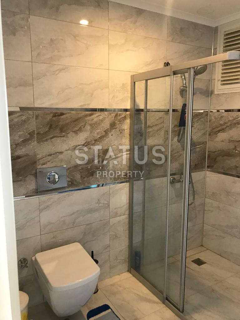 Четырёхкомнатная квартира с отдельной кухней 300м от моря в Махмутларе. 130м2 фото 10