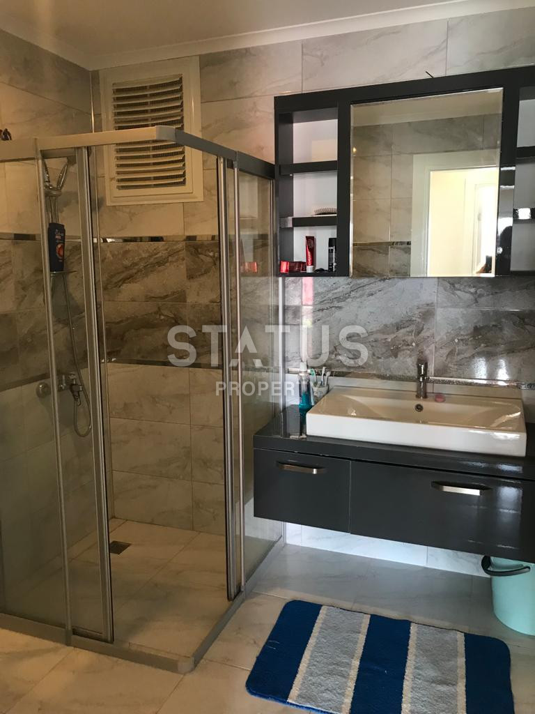 Четырёхкомнатная квартира с отдельной кухней 300м от моря в Махмутларе. 130м2 фото 11