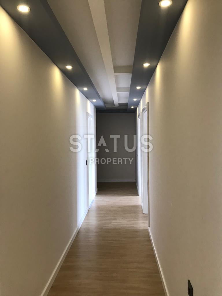 Четырёхкомнатная квартира с отдельной кухней 300м от моря в Махмутларе. 130м2 фото 12