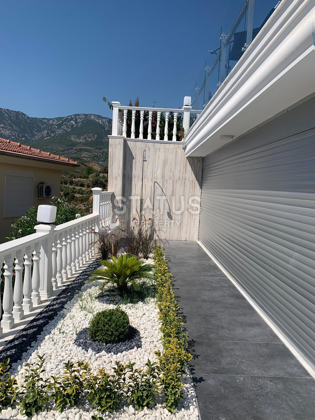 Шикарная вилла с потрясающими видами на могучие горы в Каргыджаке. 450 кв.м. фото 32