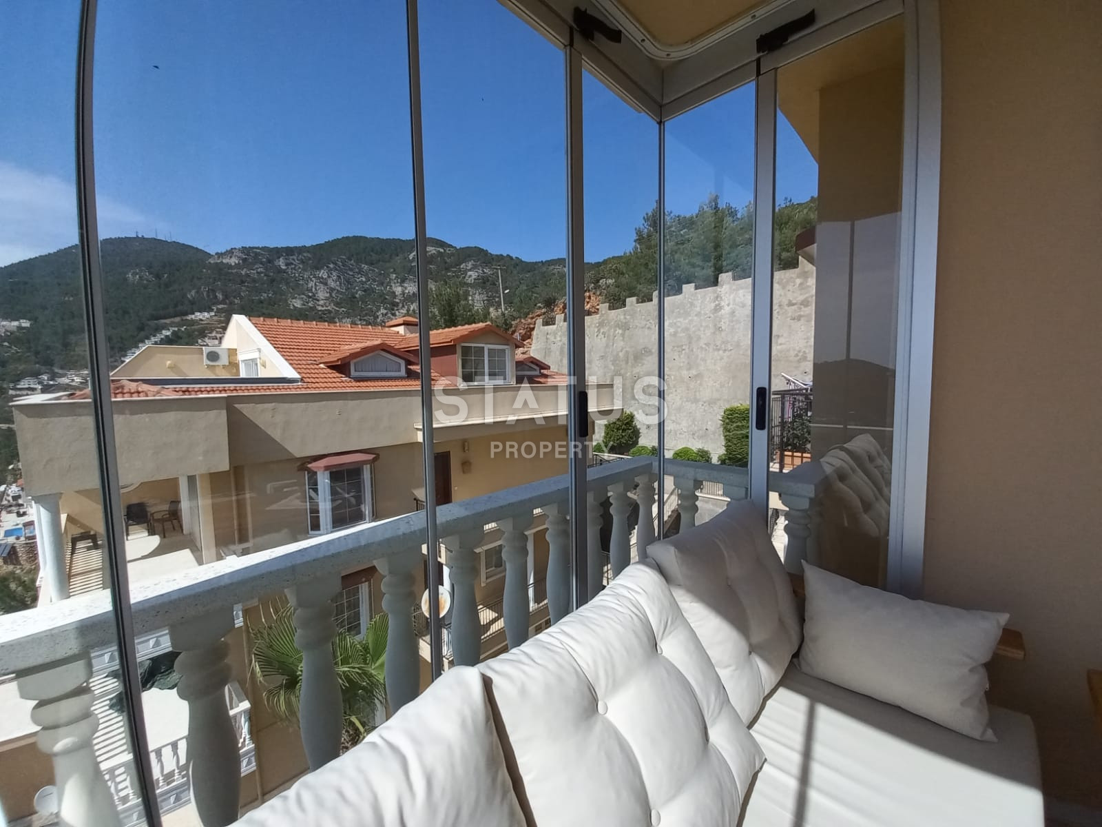 Апартаменты 3+1 в таунхаусе в районе Бекташ. 200м2 фото 3