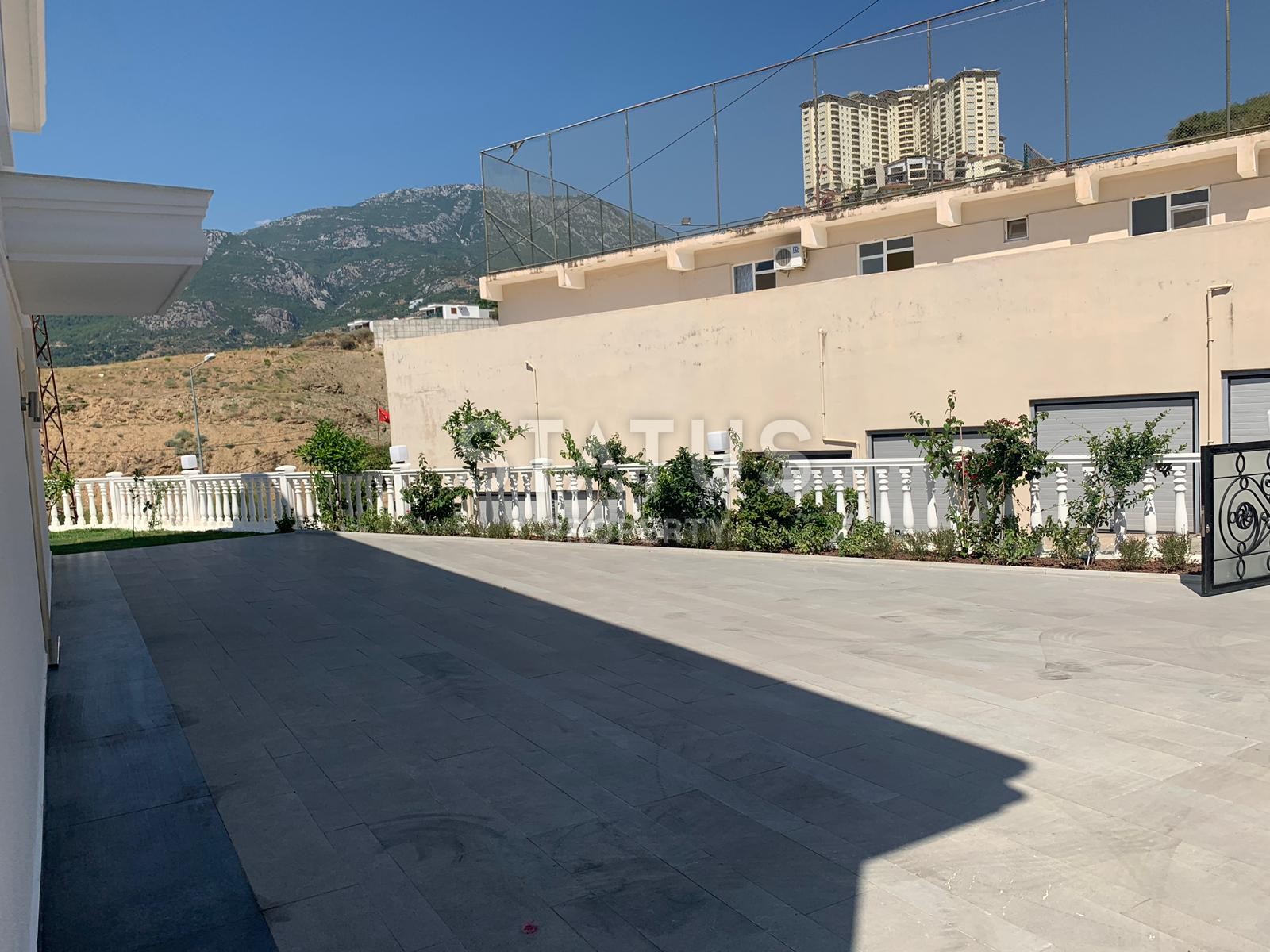 Шикарная вилла с потрясающими видами на могучие горы в Каргыджаке. 450 кв.м. фото 37