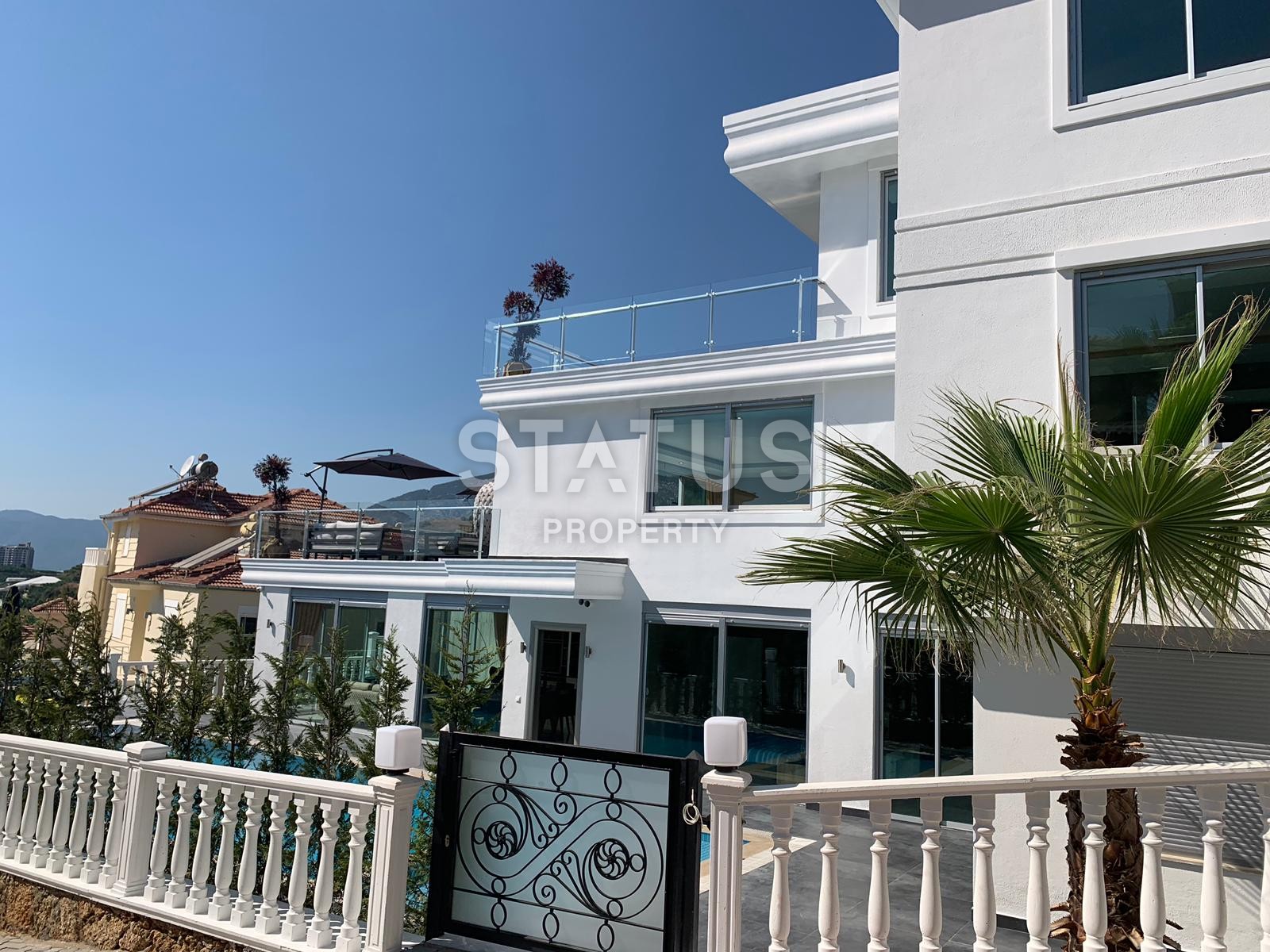 Шикарная вилла с потрясающими видами на могучие горы в Каргыджаке. 450 кв.м. фото 39