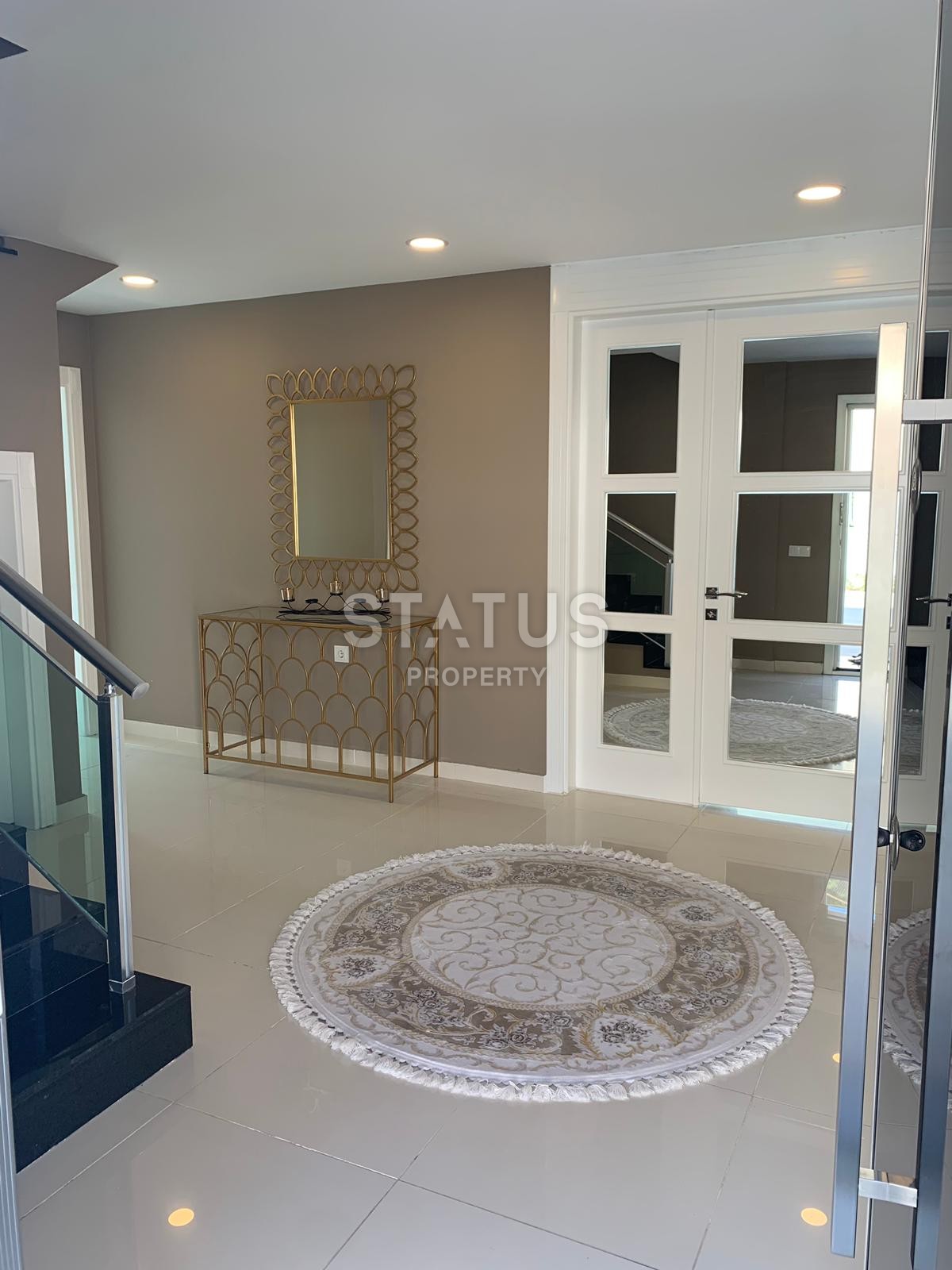 Шикарная вилла с потрясающими видами на могучие горы в Каргыджаке. 450 кв.м. фото 44