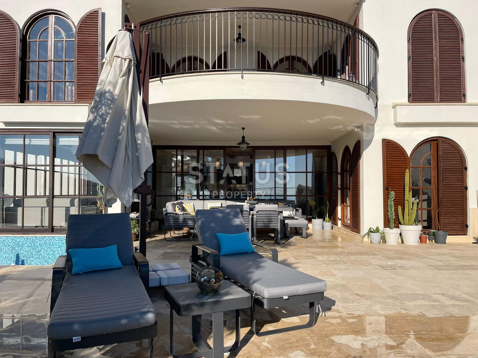 Шикарная вилла с садом 6+2 в районе Бэкташ. 390м2 +590м2 фото 3