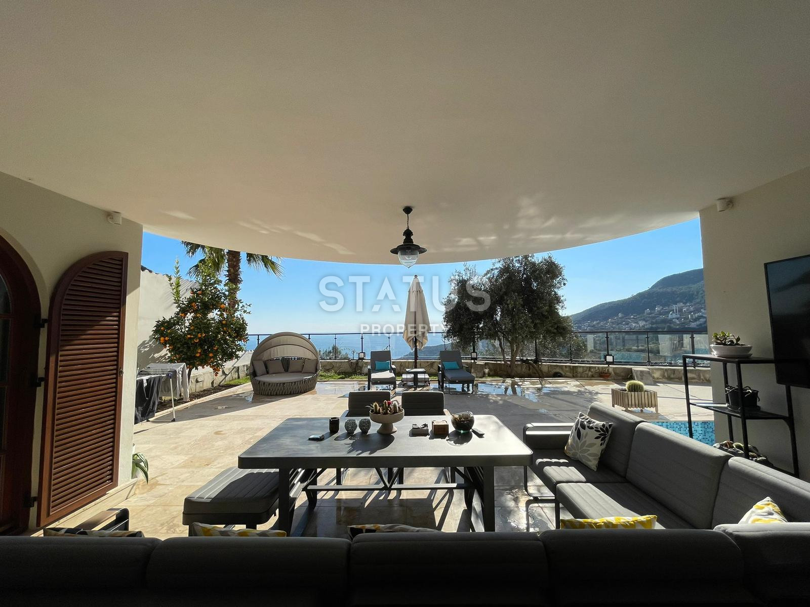 Шикарная вилла с садом 6+2 в районе Бэкташ. 390м2 +590м2 фото 6