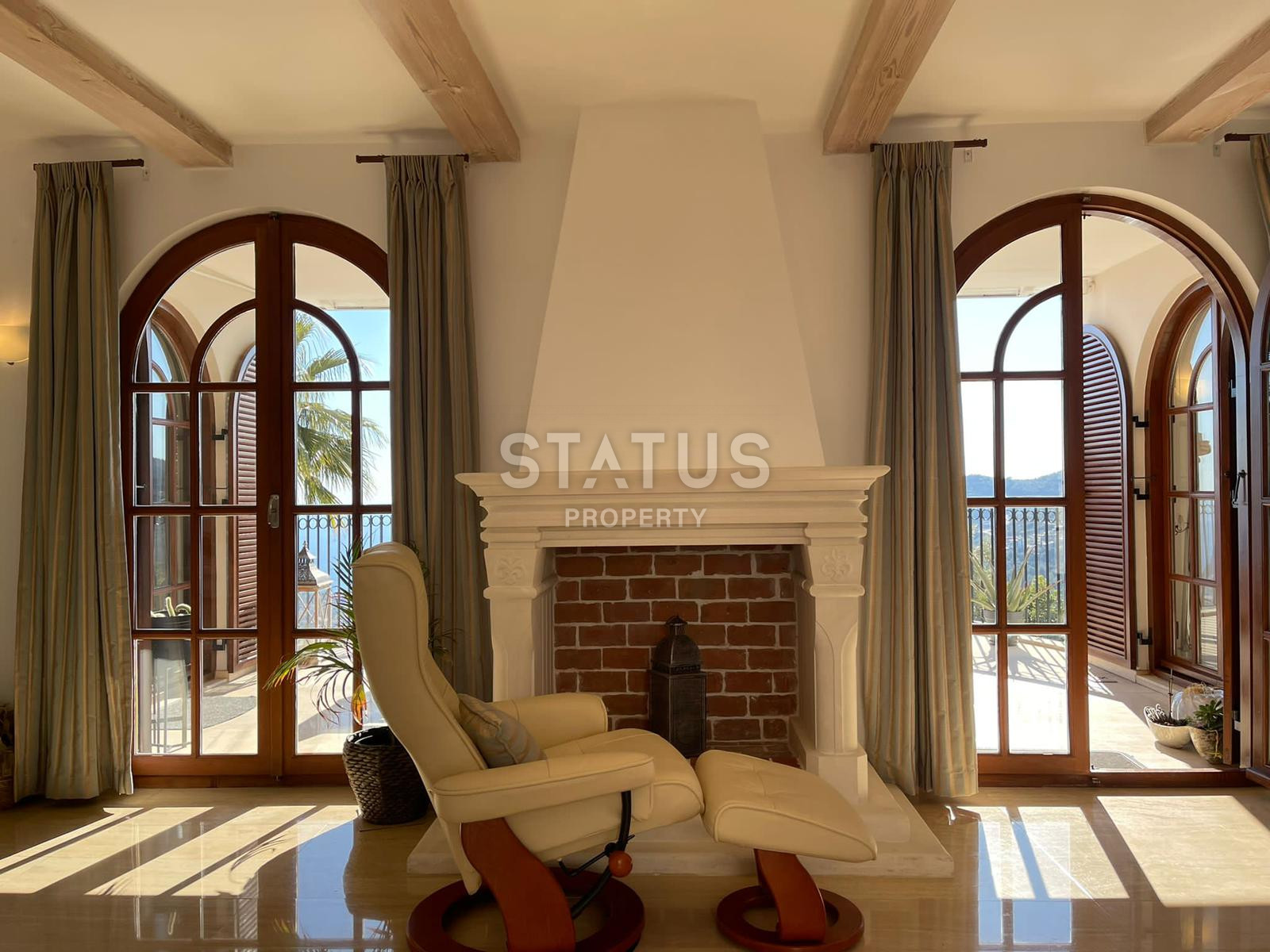 Шикарная вилла с садом 6+2 в районе Бэкташ. 390м2 +590м2 фото 17