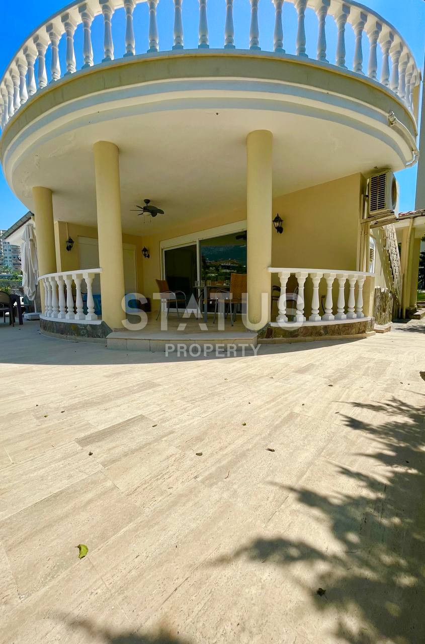 Two-storey villa 2+1 with its own territory in Mahmutlar. 225m2 +500m2 фото 5