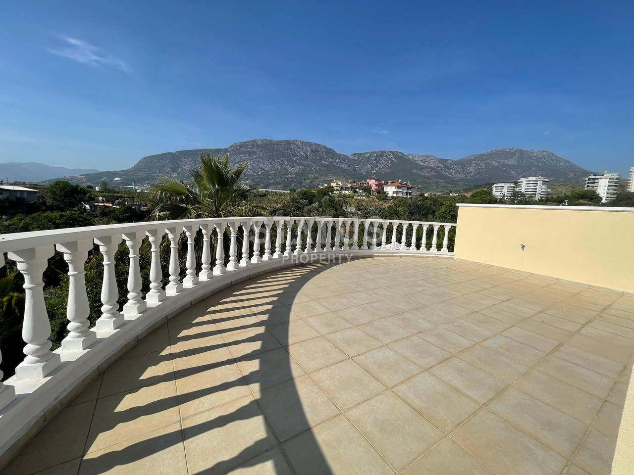 Two-storey villa 2+1 with its own territory in Mahmutlar. 225m2 +500m2 фото 12