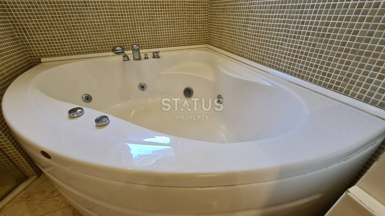 Two-storey villa 2+1 with its own territory in Mahmutlar. 225m2 +500m2 фото 15