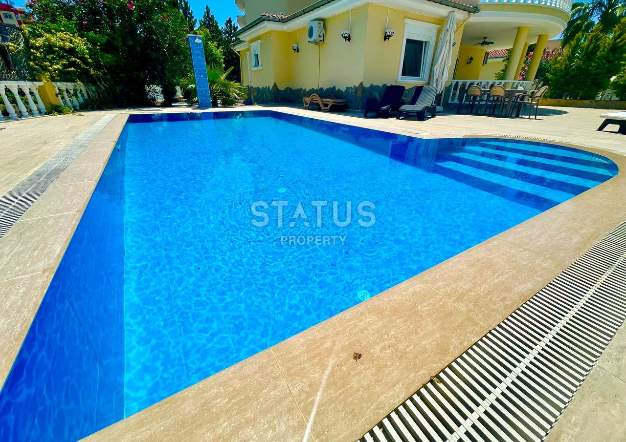 Two-storey villa 2+1 with its own territory in Mahmutlar. 225m2 +500m2 фото 30