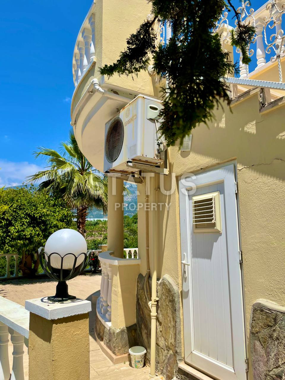 Two-storey villa 2+1 with its own territory in Mahmutlar. 225m2 +500m2 фото 31