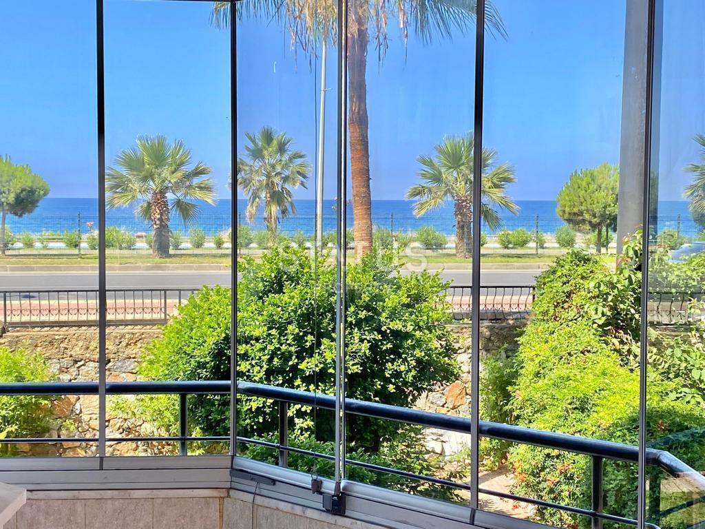 Three-room furnished apartment in the first coastline in Mahmutlar. 120m2 фото 17