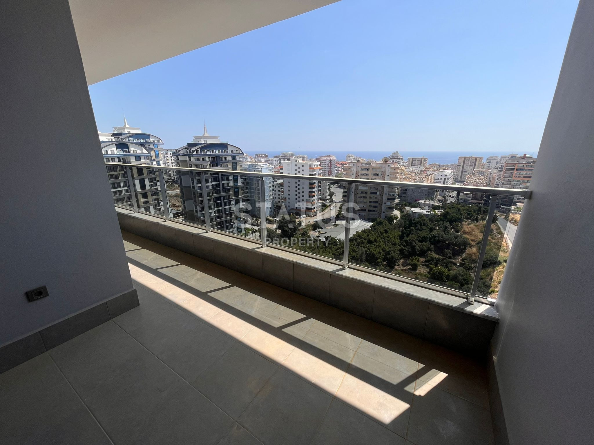 Spacious four-room apartment with panoramic views in Mahmutlar. 180m2 фото 3