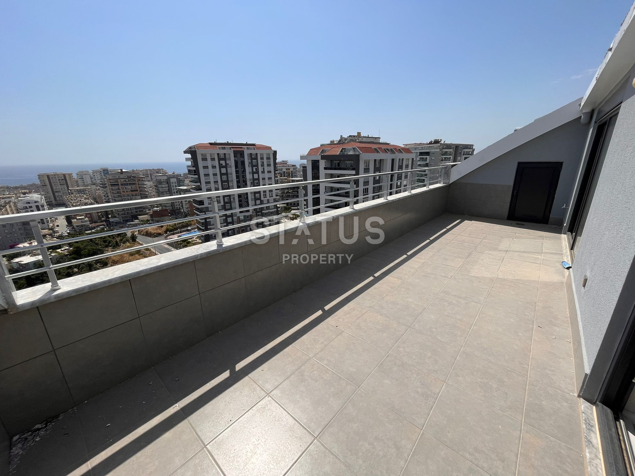Spacious four-room apartment with panoramic views in Mahmutlar. 180m2 фото 17