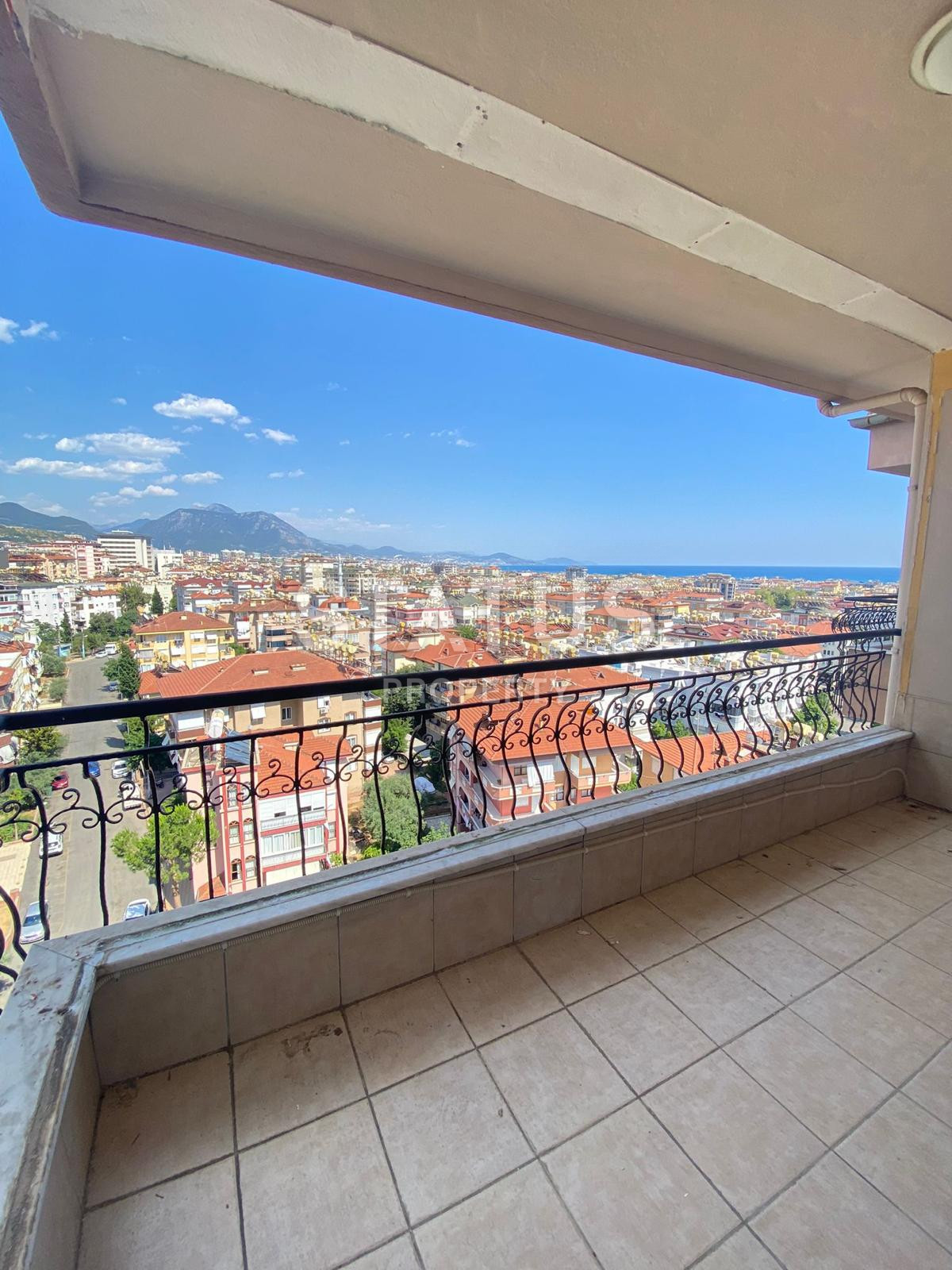 Spacious panoramic duplex in the center of Alanya overlooking the sea. 270m2 фото 3
